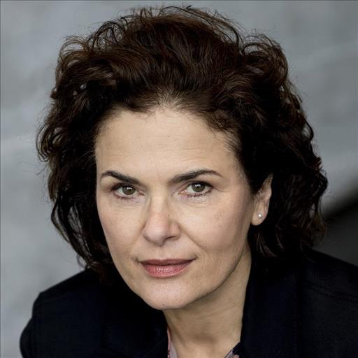 Barbara Auer
